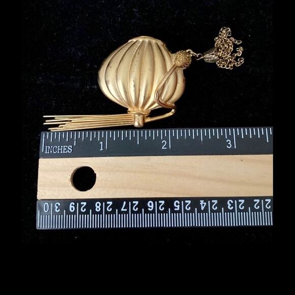 Vintage Fancy Tassel Scent Bottle Gold Tone Collectible Brooch - Picture 3 of 12